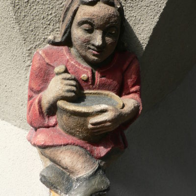 Aussenfassade der alten Stadtapotheke mit Adeptus